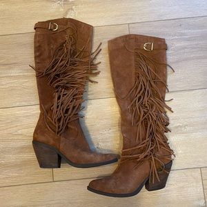 FESTIVAL READY - knee high fringe boots 👢